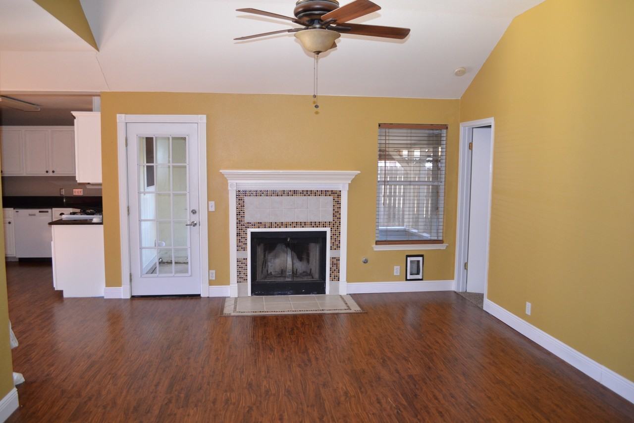 305 Caladium Dr - Photo 2 of 16