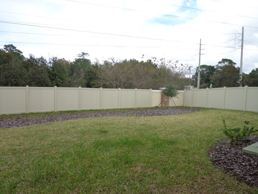 13941 Crater Cir - Photo 3 of 20