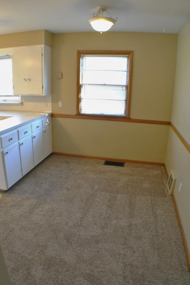 1423 Leonard St NE - Photo 3 of 18