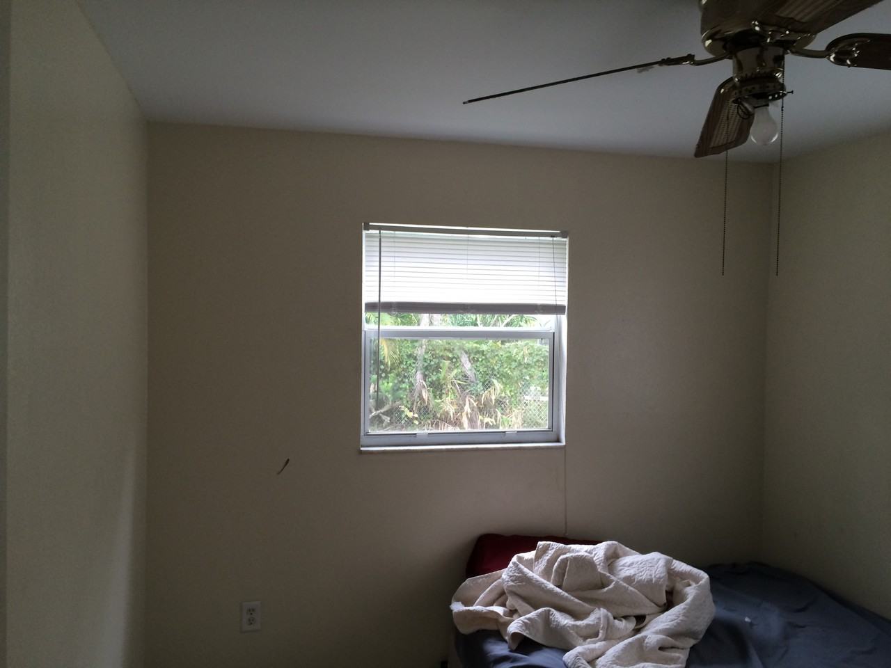 1647 Linwood Ave - Photo 2 of 8