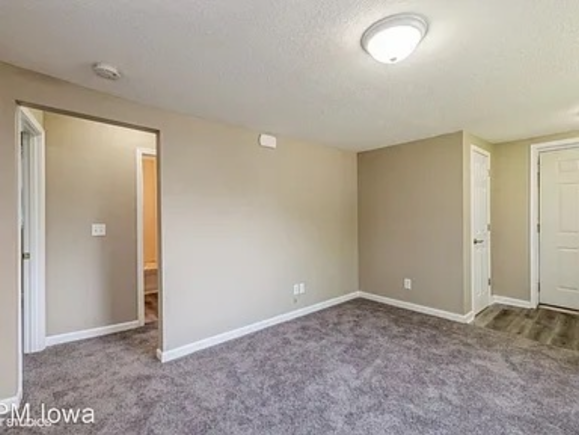 2533 Lynner Dr #NA - Photo 3 of 12