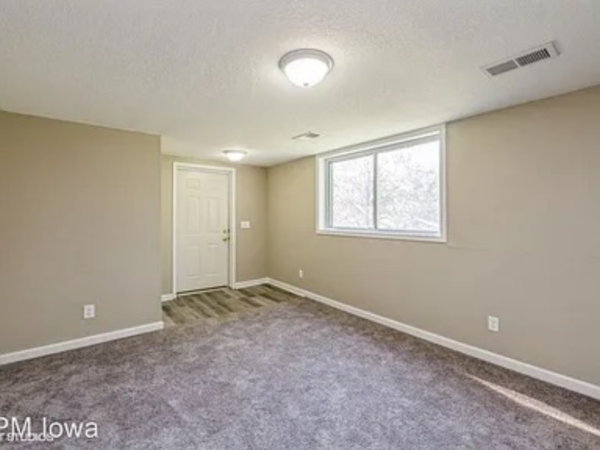 2533 Lynner Dr #NA - Photo 4 of 12