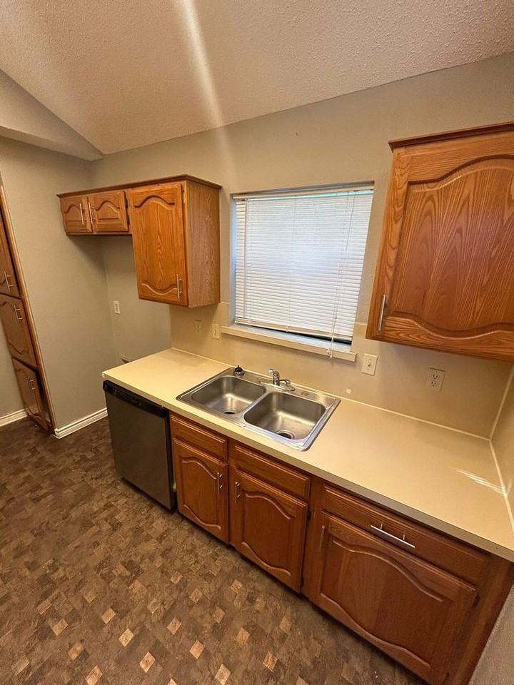 2615 Zodiac Dr - Photo 7 of 18