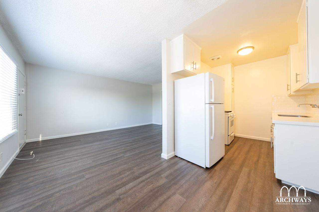 2320 Virginia Ave #06 - Photo 4 of 13