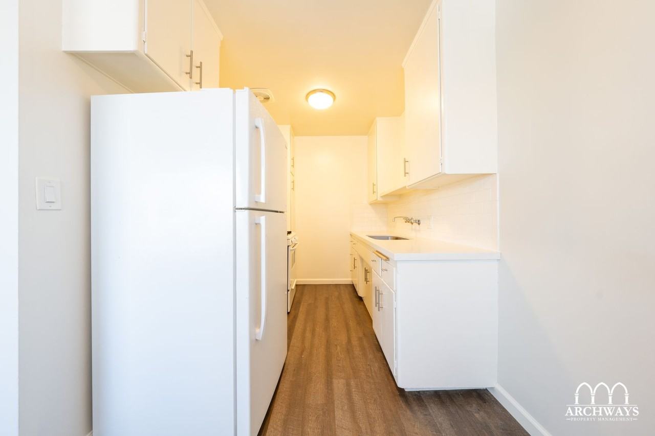 2320 Virginia Ave #06 - Photo 5 of 13