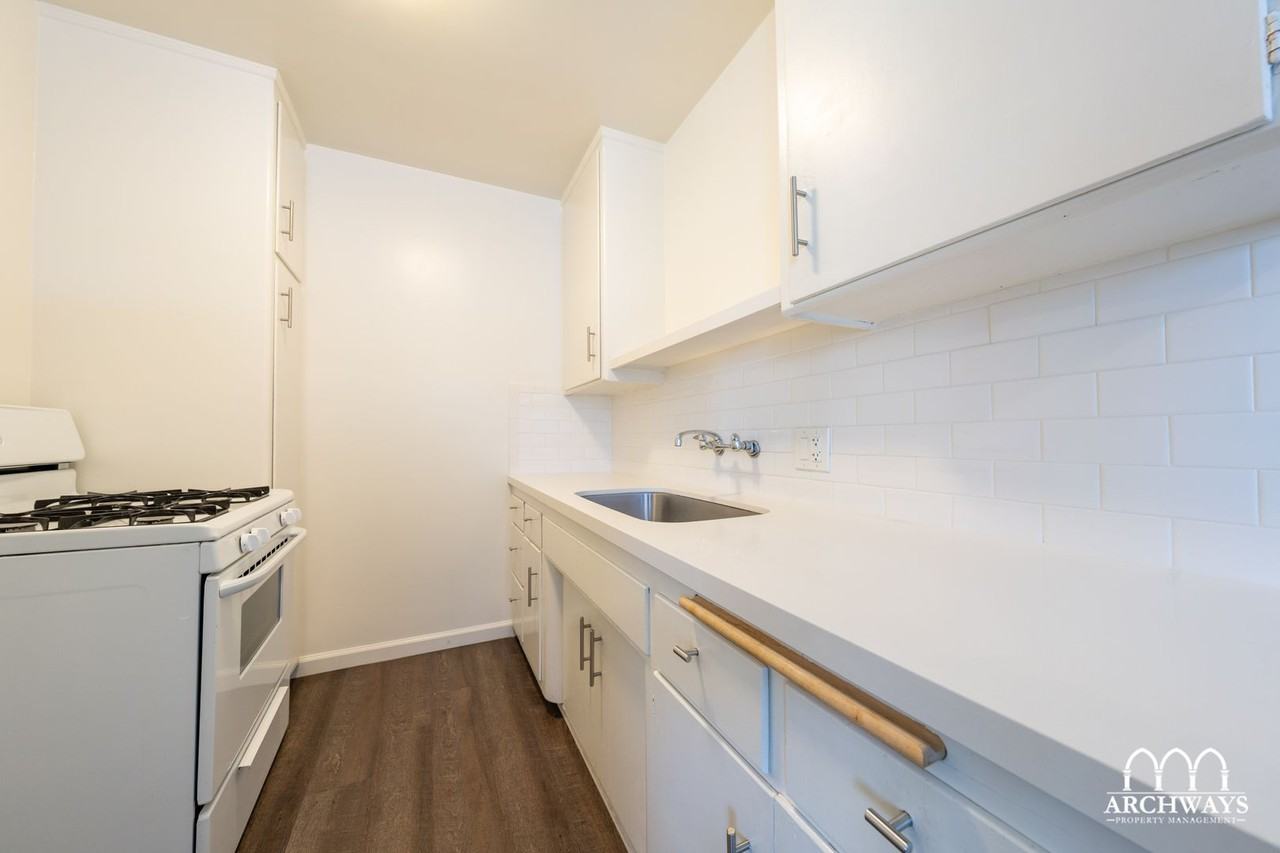 2320 Virginia Ave #06 - Photo 6 of 13