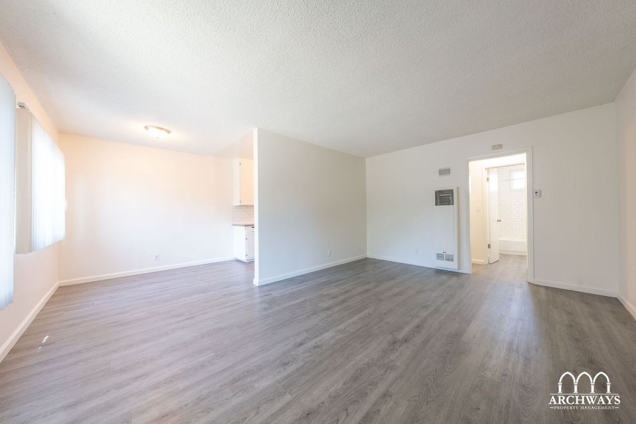 2320 Virginia Ave #03 - Photo 2 of 14