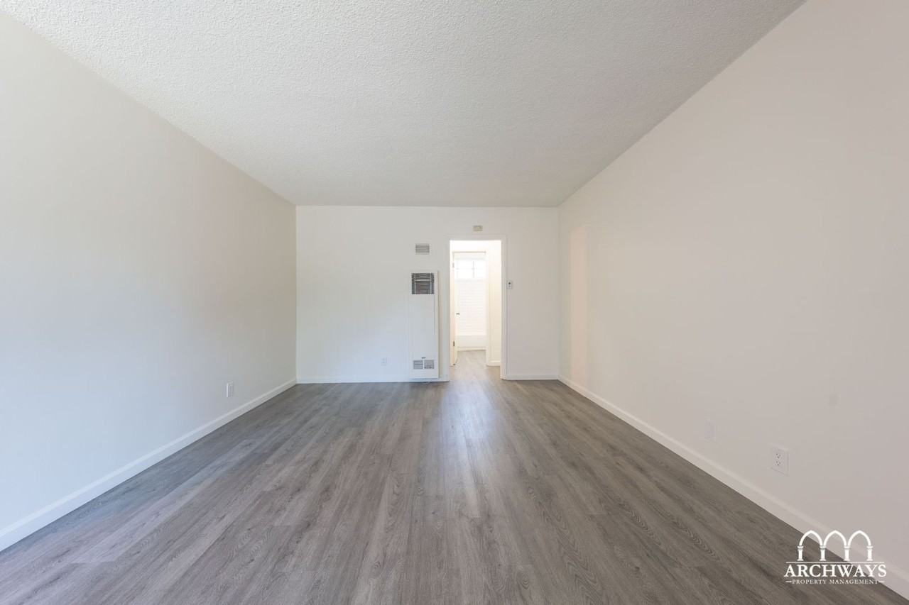 2320 Virginia Ave #03 - Photo 3 of 14