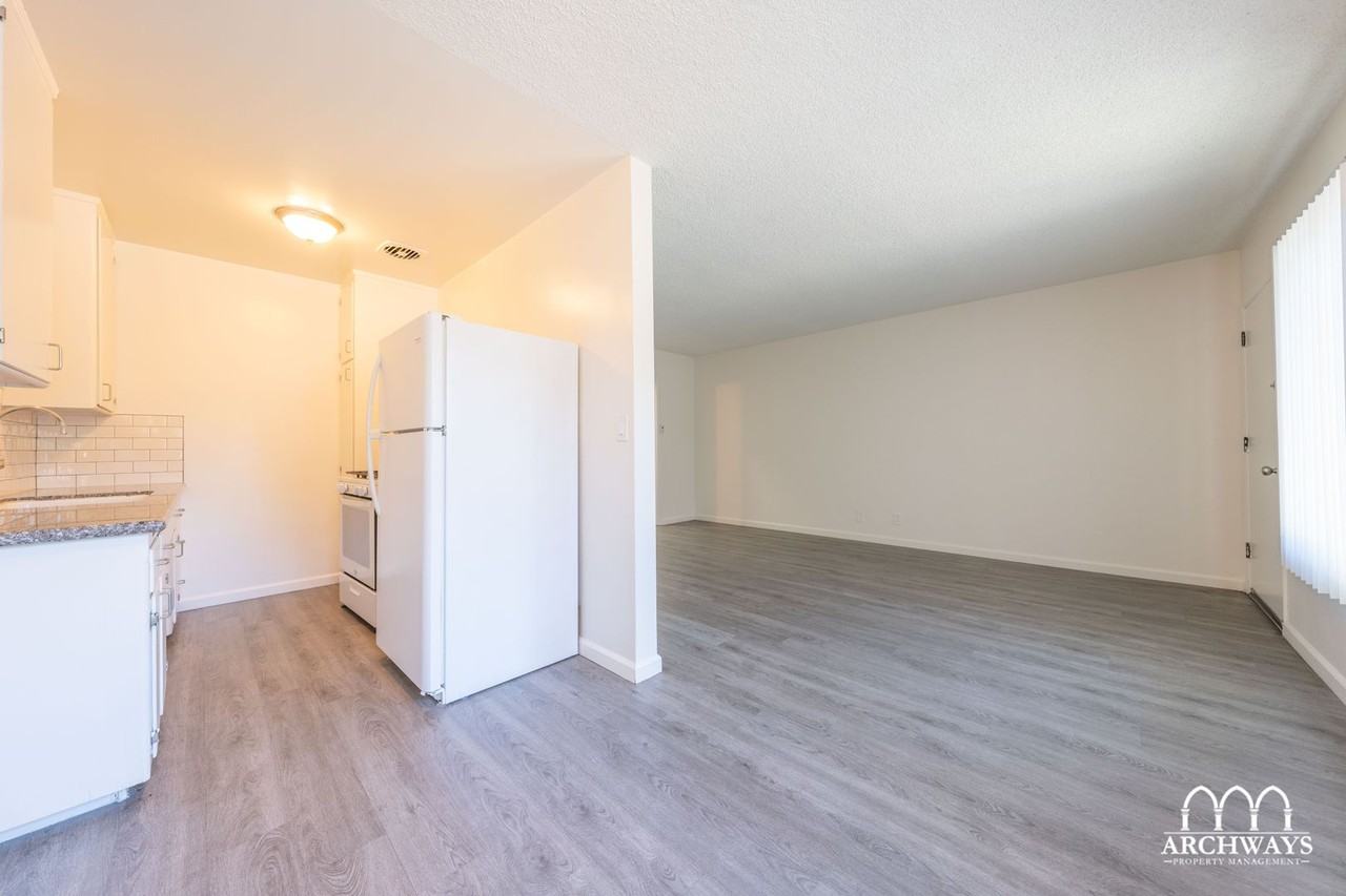 2320 Virginia Ave #03 - Photo 4 of 14