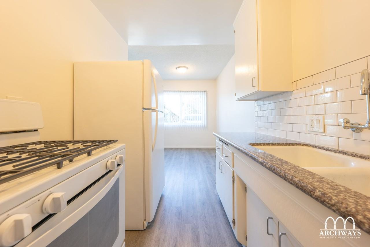 2320 Virginia Ave #03 - Photo 7 of 14