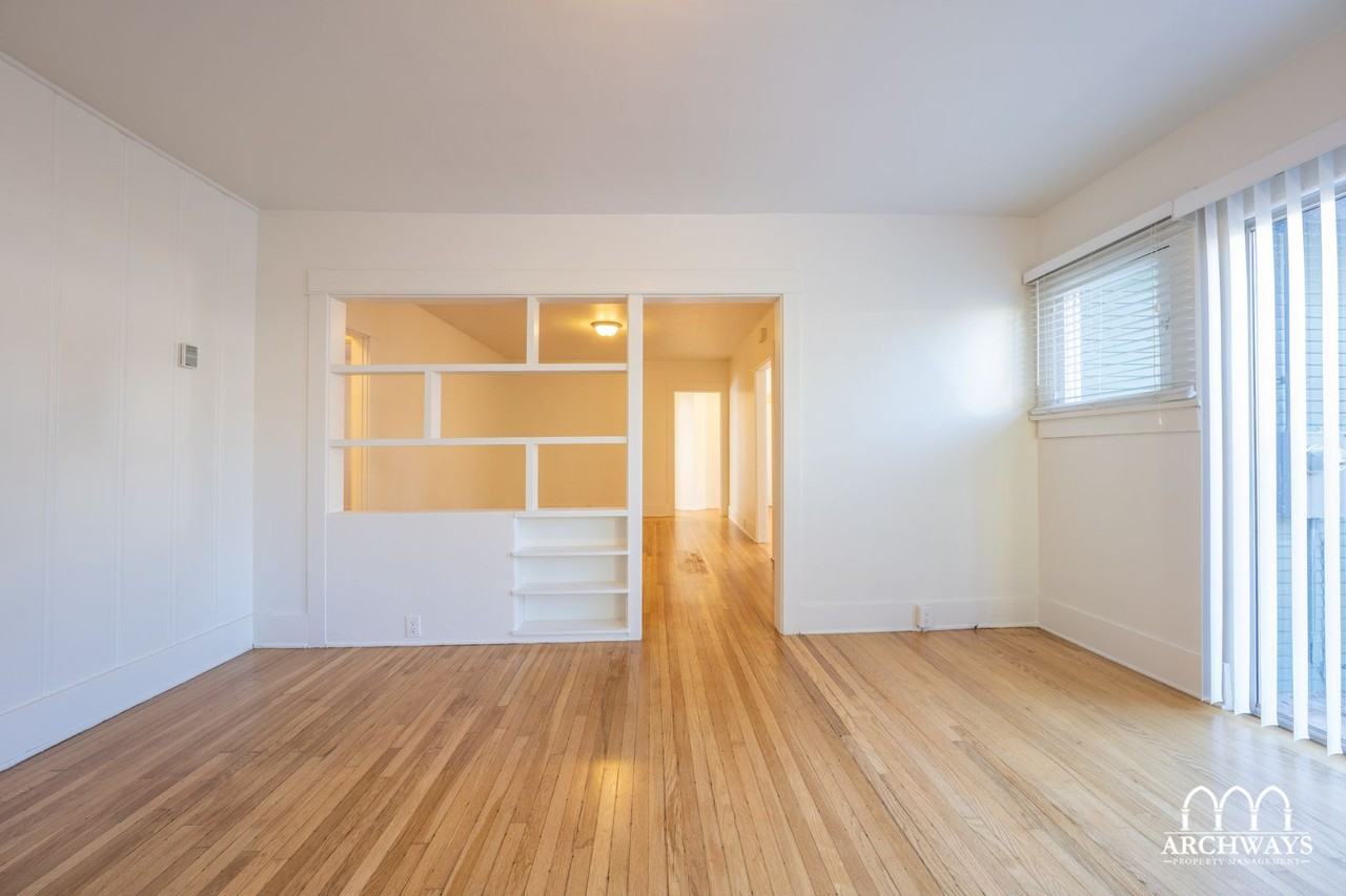 2320 Virginia Ave - Photo 3 of 20