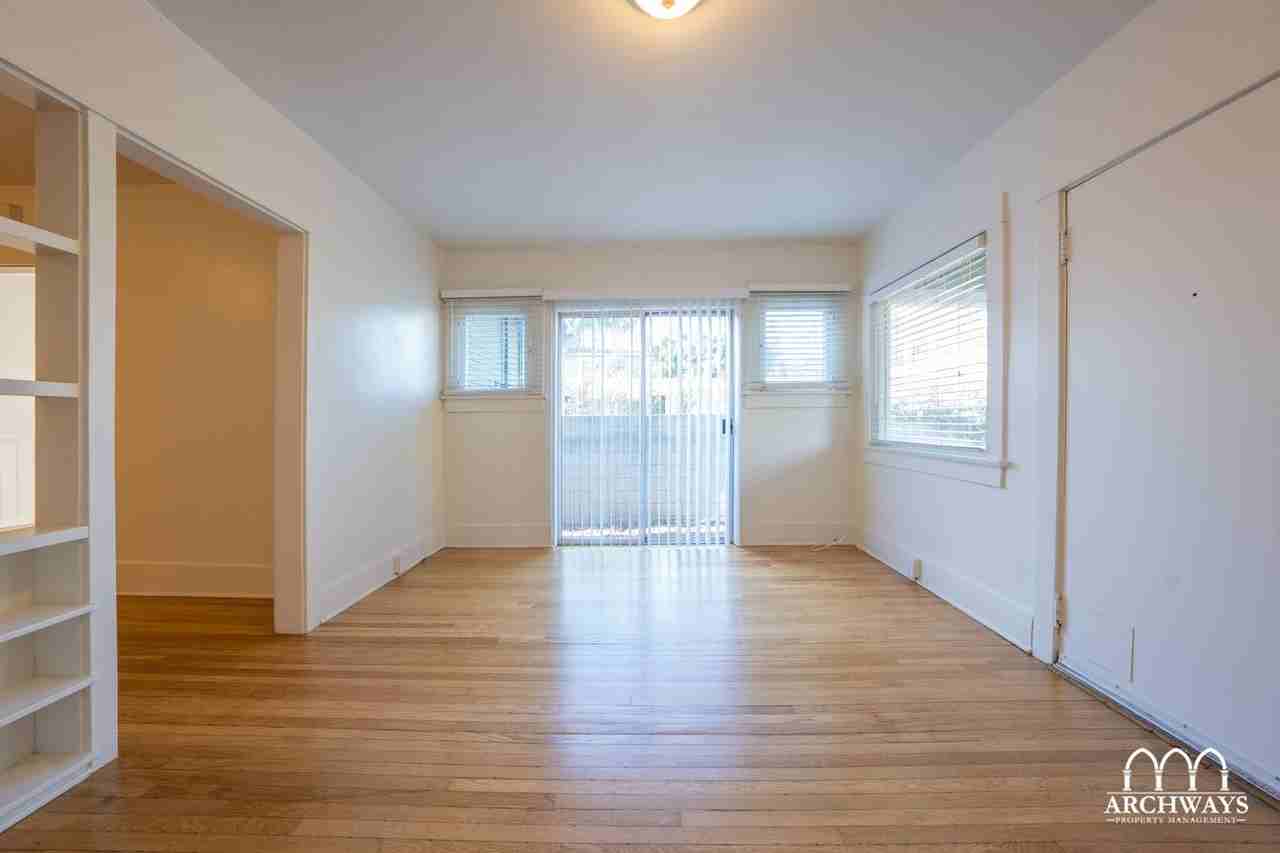 2320 Virginia Ave - Photo 4 of 20