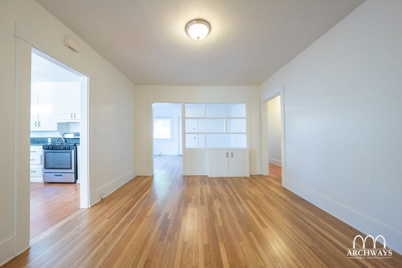 2320 Virginia Ave - Photo 5 of 20