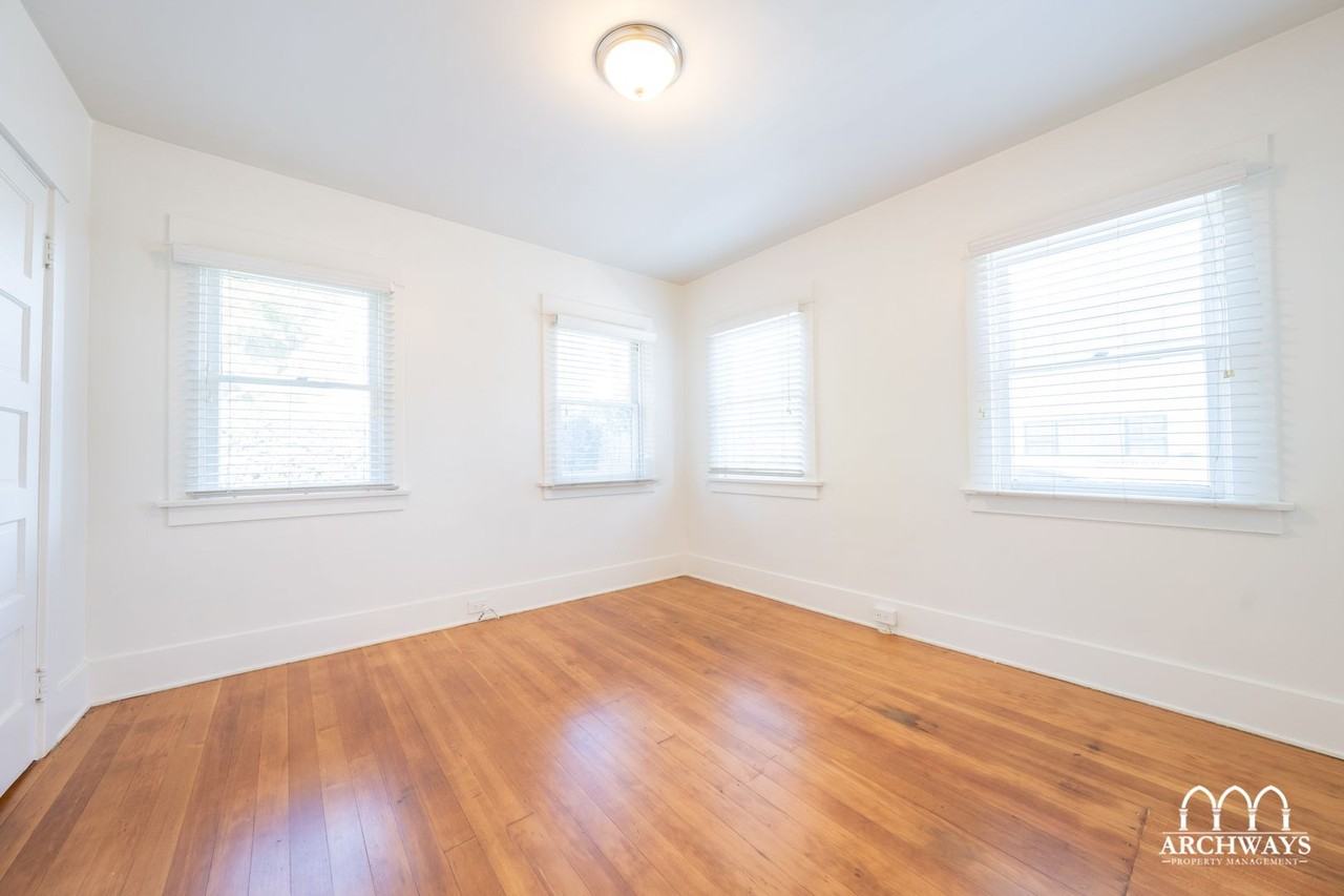 2320 Virginia Ave - Photo 6 of 20