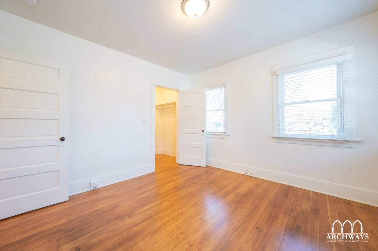 2320 Virginia Ave - Photo 7 of 20