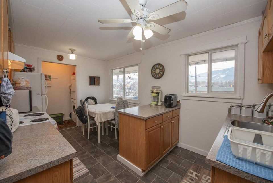 4010 33 St Ground Fl #GL - Photo 2 of 12