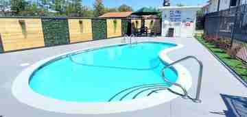 featured image of 3420 Kindred Ave