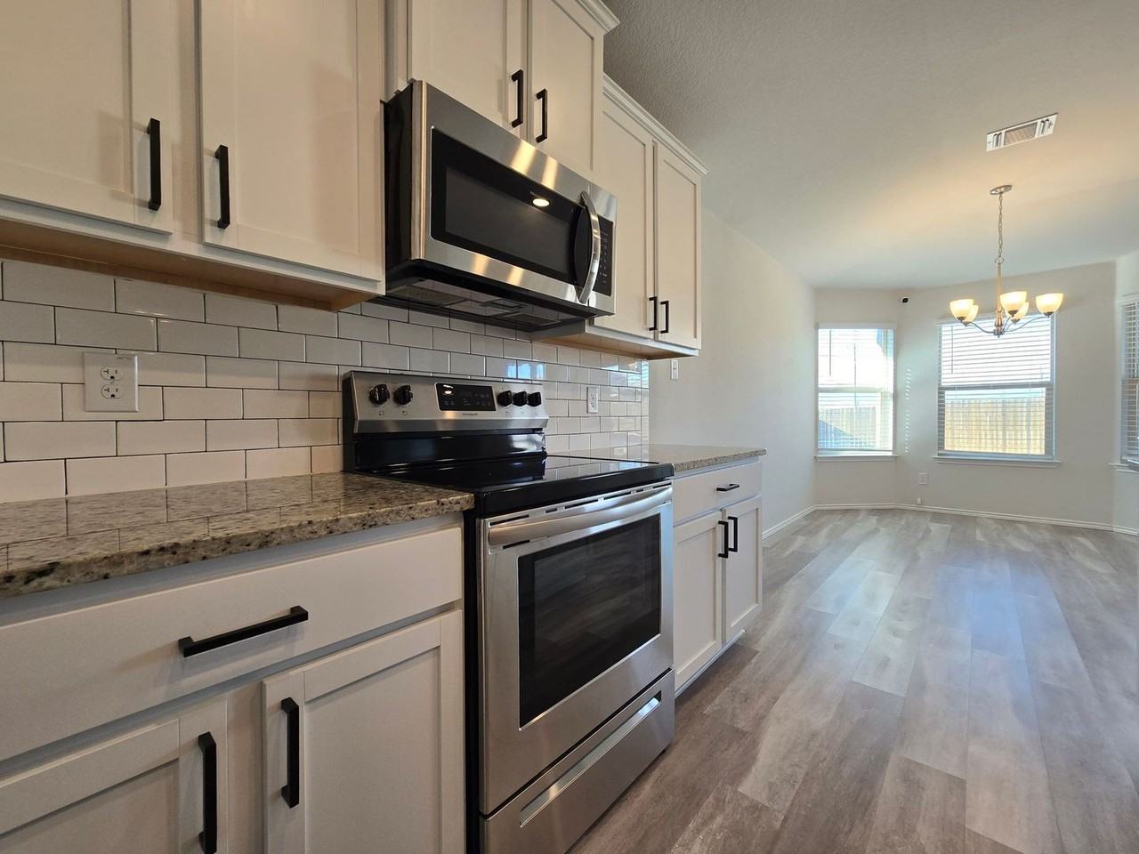 9403 Susan Dr - Photo 6 of 24
