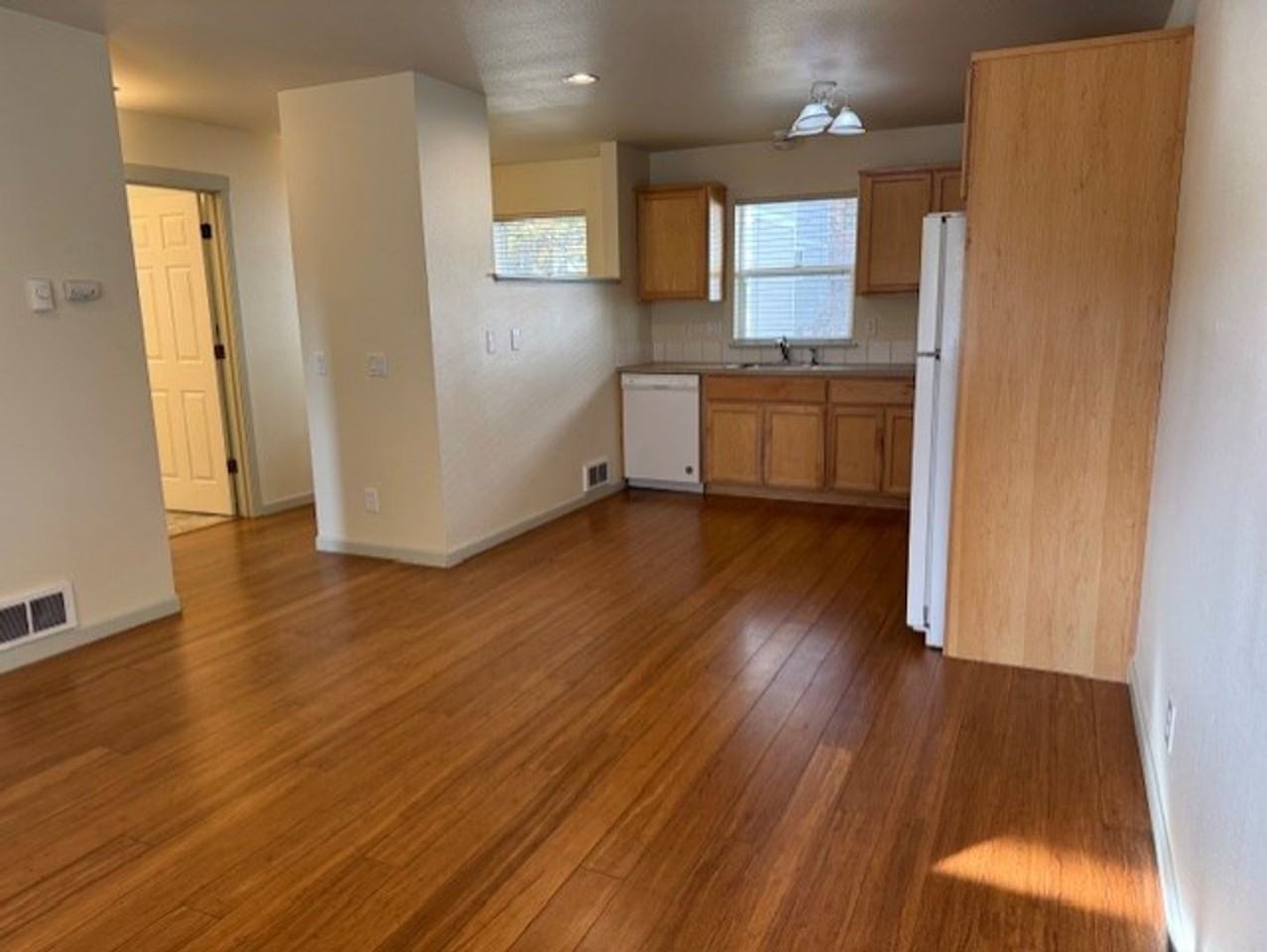 1523 Nw Juniper St #3 - Photo 5 of 11