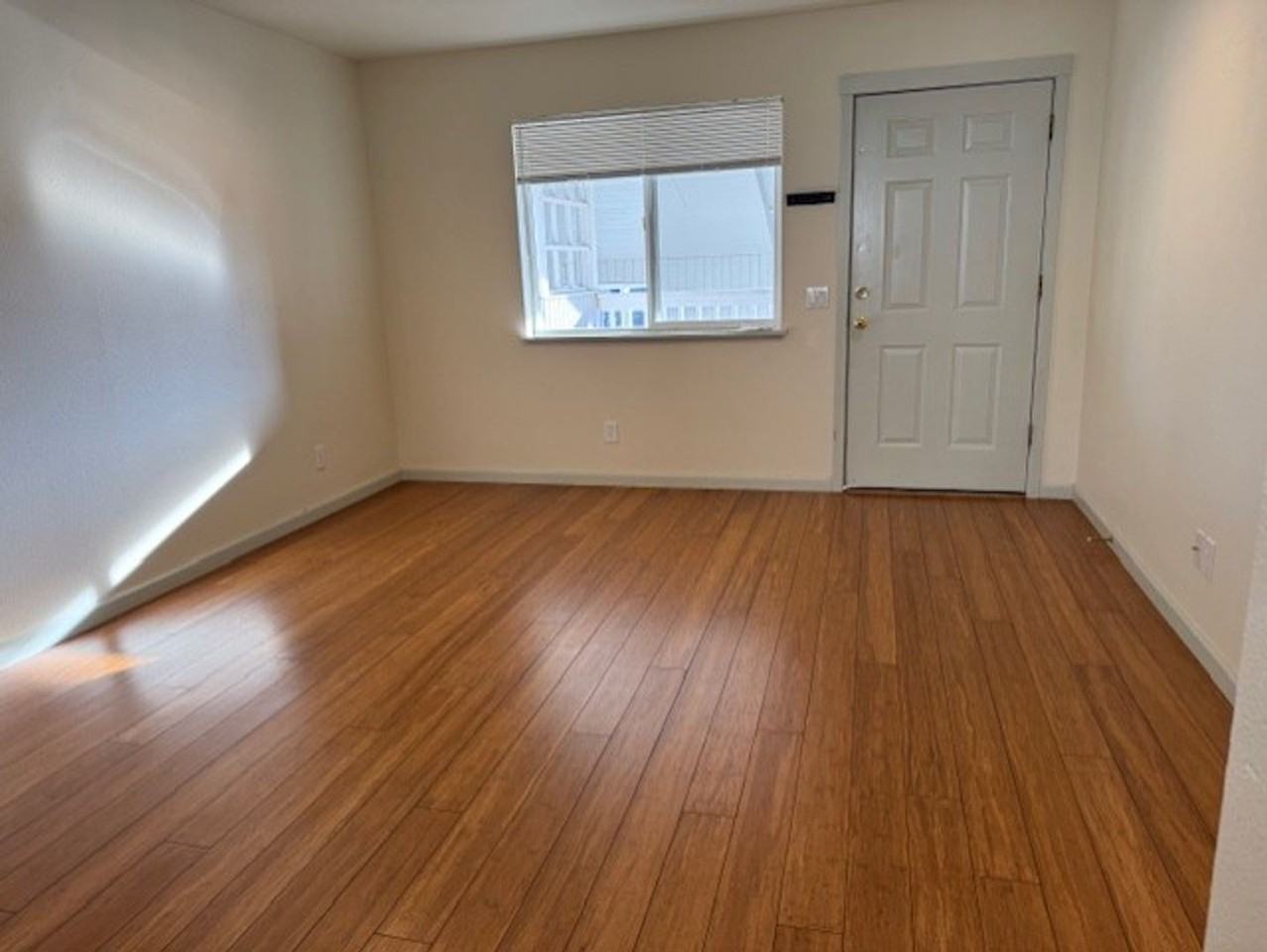 1523 Nw Juniper St #3 - Photo 6 of 11