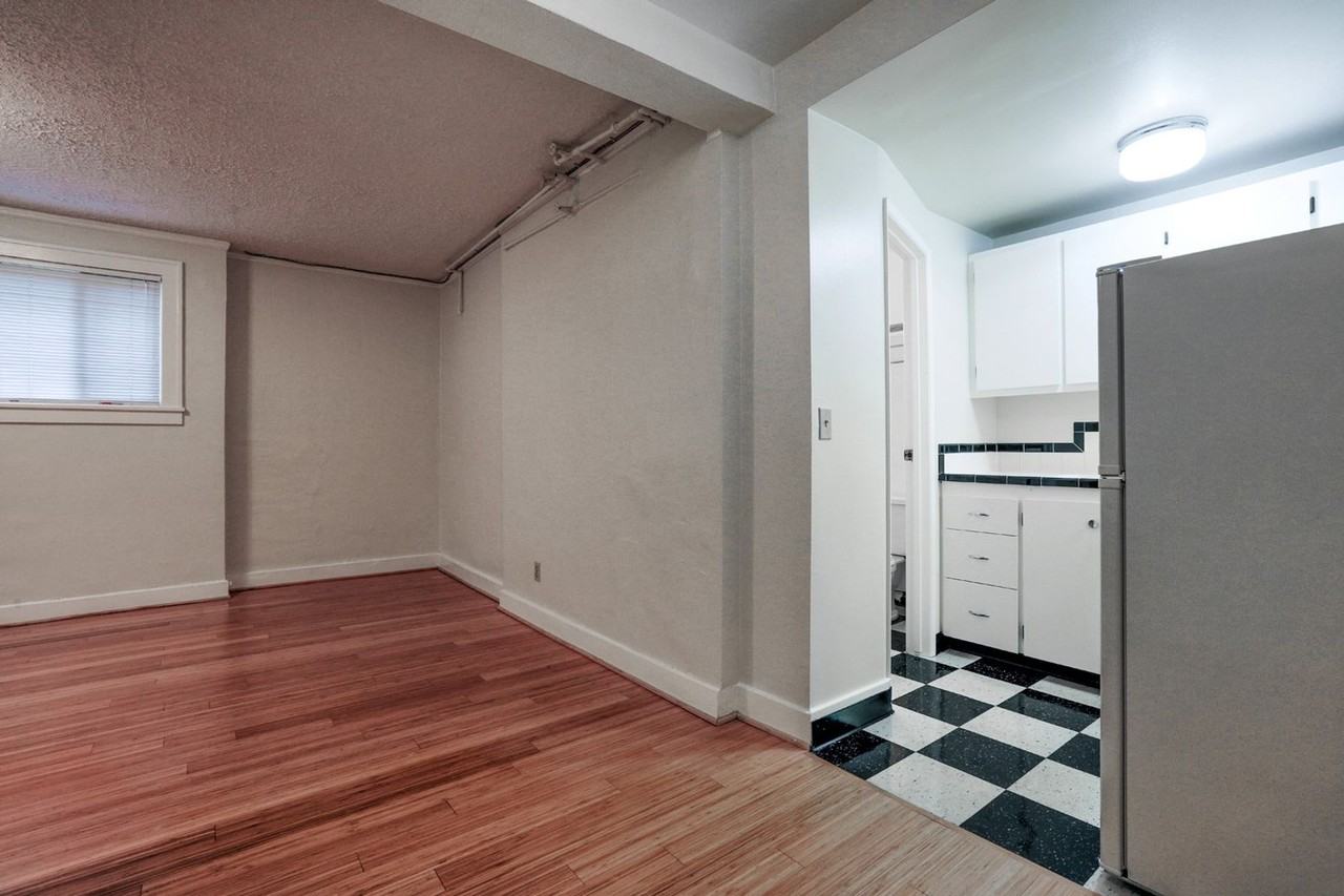 CASTLE ROSE APARTMENTS (BALM05) - Photo 2 of 24