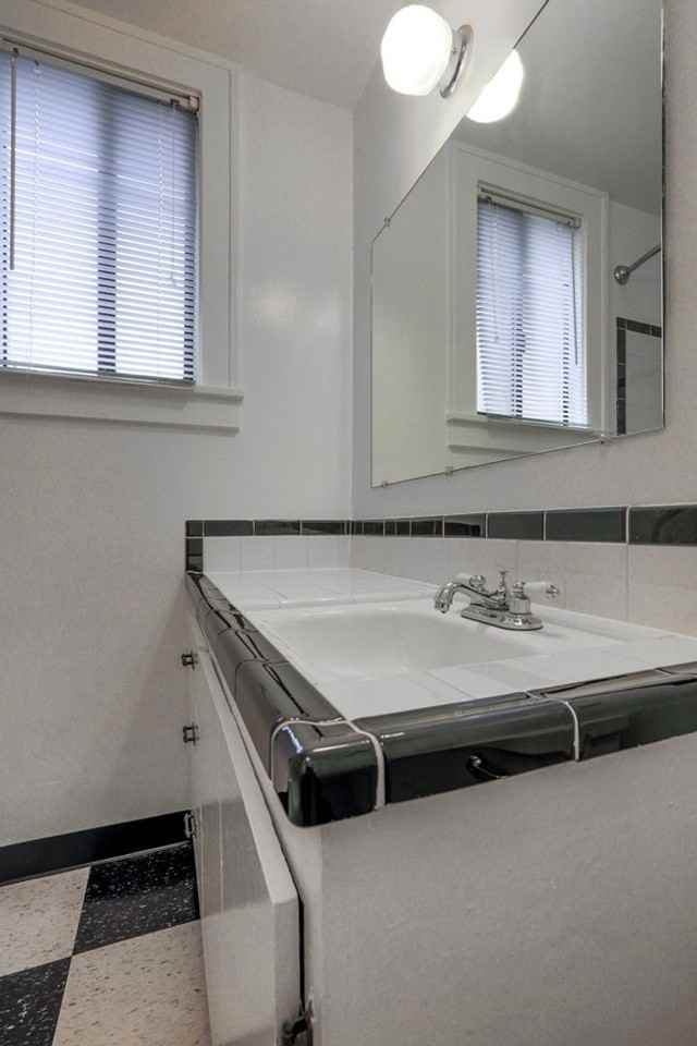 CASTLE ROSE APARTMENTS (BALM05) - Photo 6 of 24