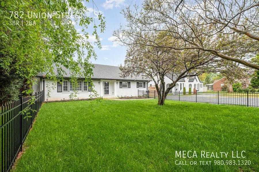 782 Union St S #S - Photo 3 of 17