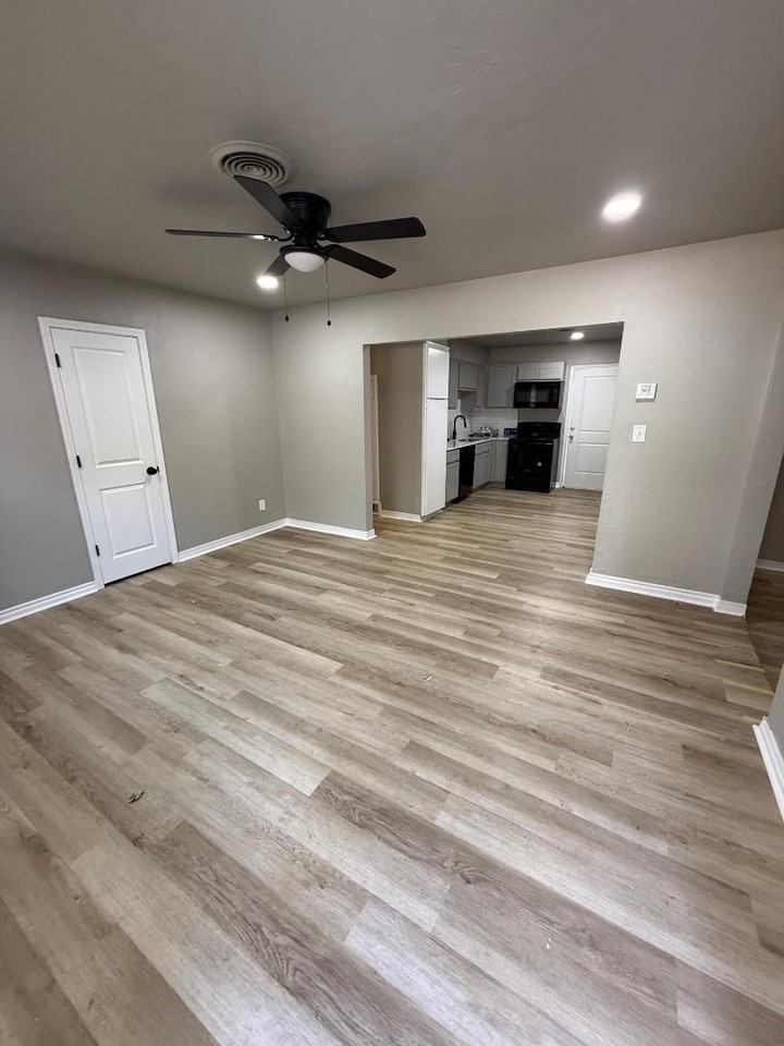 2114 Briggs St - Photo 2 of 10