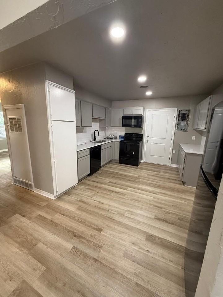 2114 Briggs St - Photo 3 of 10