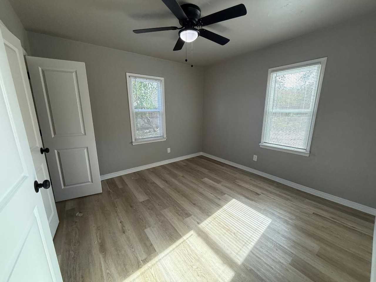 2114 Briggs St - Photo 6 of 10