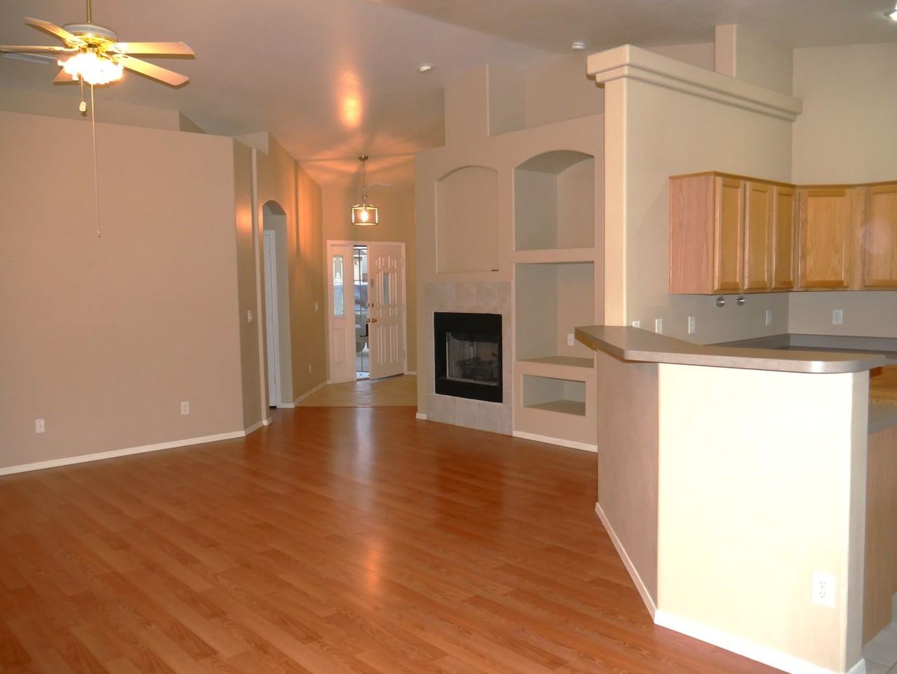5474 N Ardmore Ave - Photo 2 of 14
