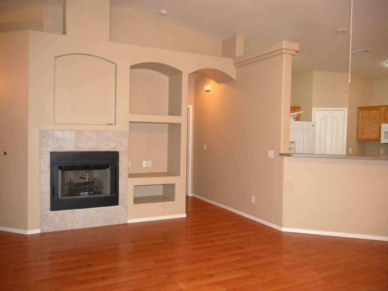 5474 N Ardmore Ave - Photo 3 of 14