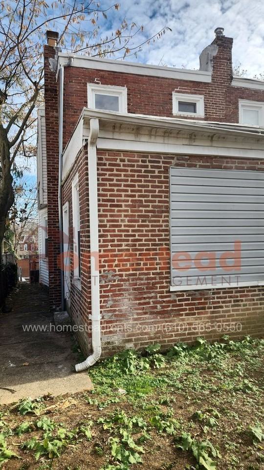 310 Moore St - Photo 4 of 31
