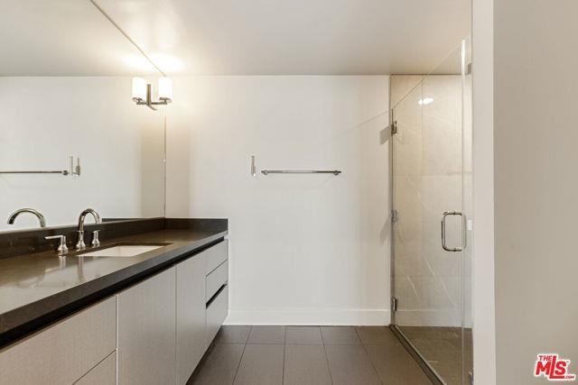 837 S Harvard Blvd #606 - Photo 3 of 8