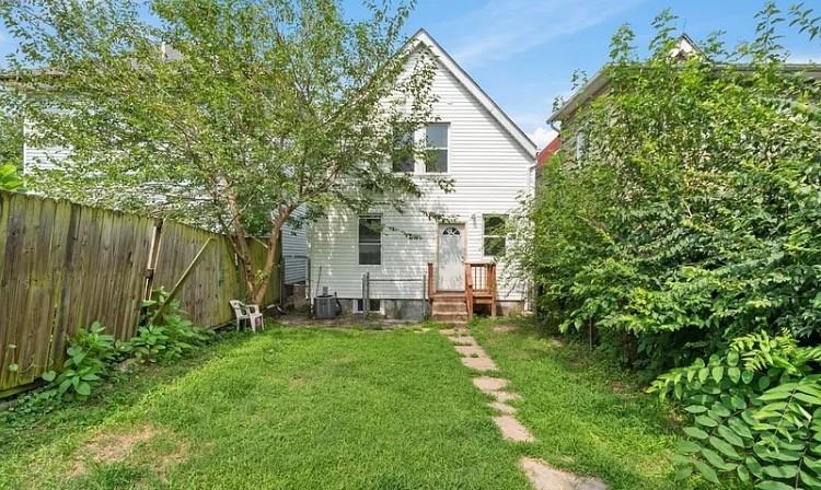 1916 Knox Ave - Photo 2 of 18