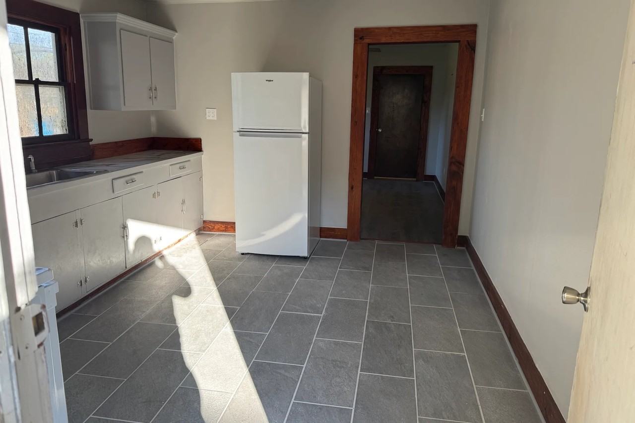 804 W End Dr - Photo 3 of 6