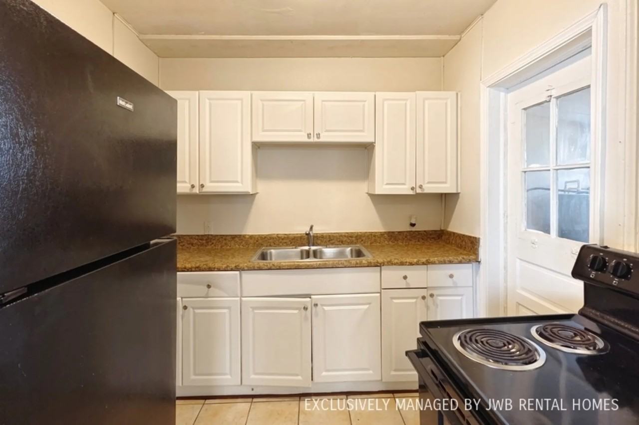 6129 Lynnwood Ave - Photo 3 of 8