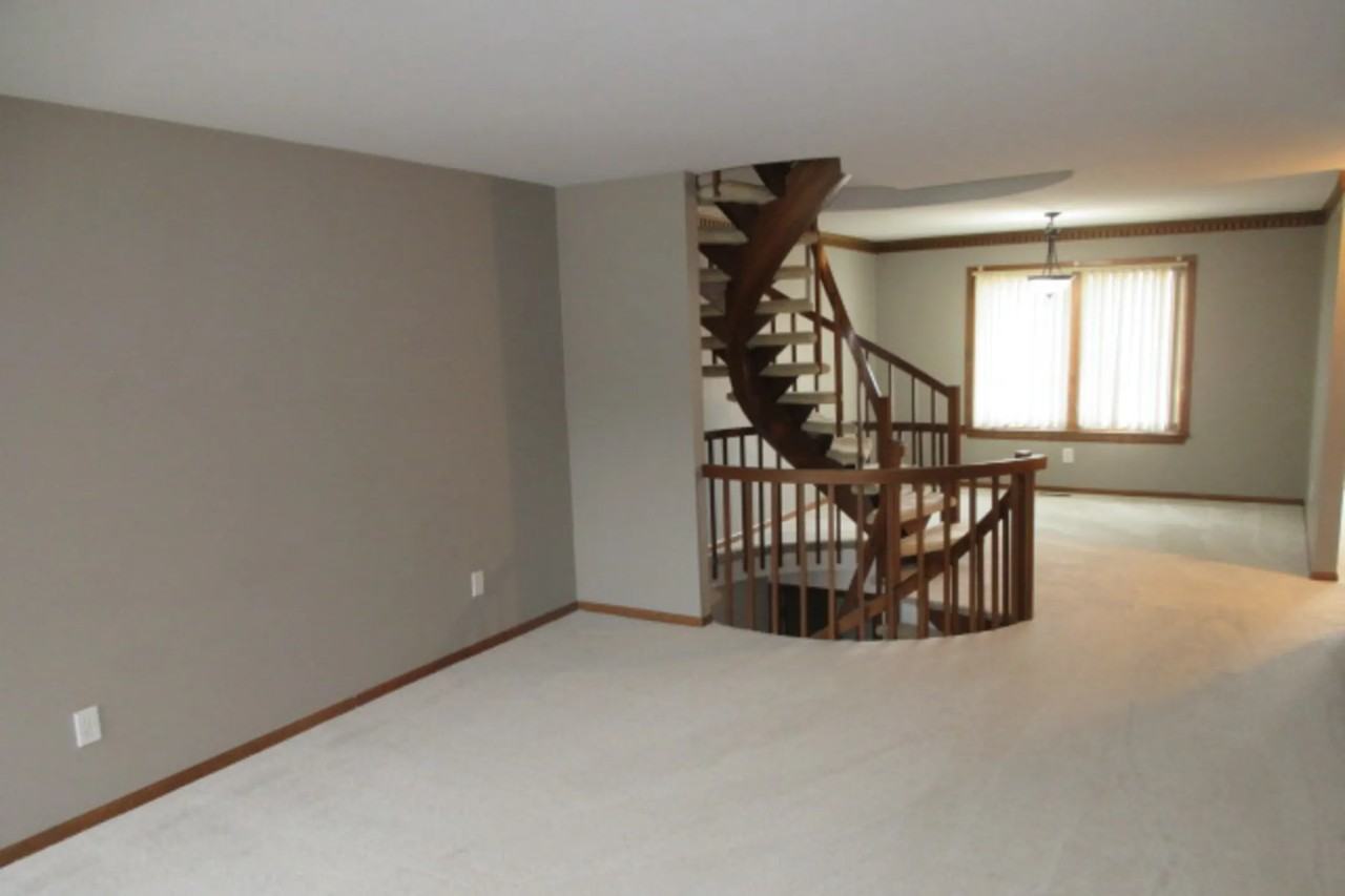 9502 Fenwin Dr - Photo 3 of 35