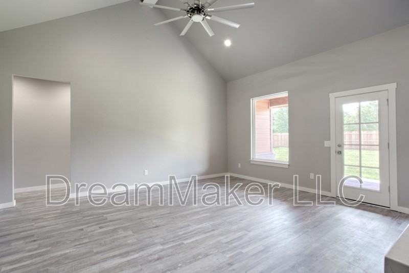 3118 Se 34th St - Photo 7 of 29