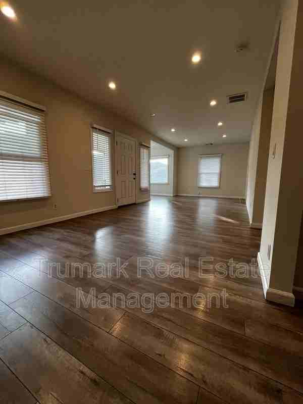 401 W Harvard St - Photo 3 of 13