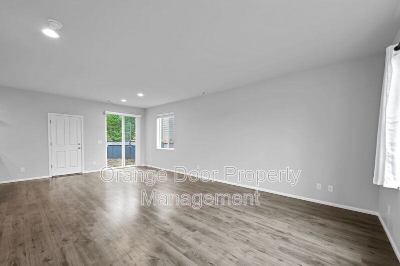204 Basil Ave - Photo 6 of 27