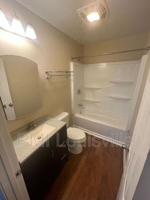 1302 Main St #FMK - Photo 4 of 6
