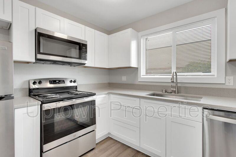 8033 Ne Flanders St - Photo 7 of 17