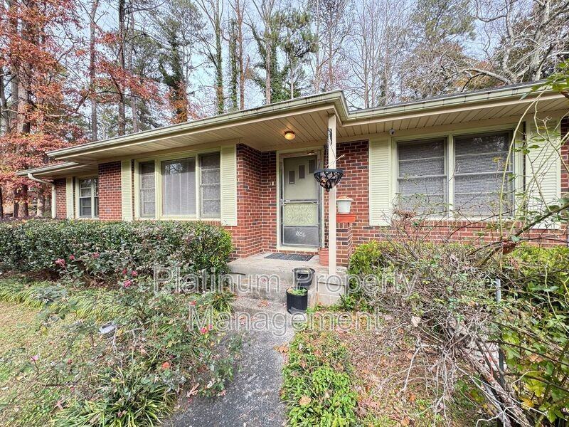 1656 Delowe Dr Sw - Photo 2 of 23