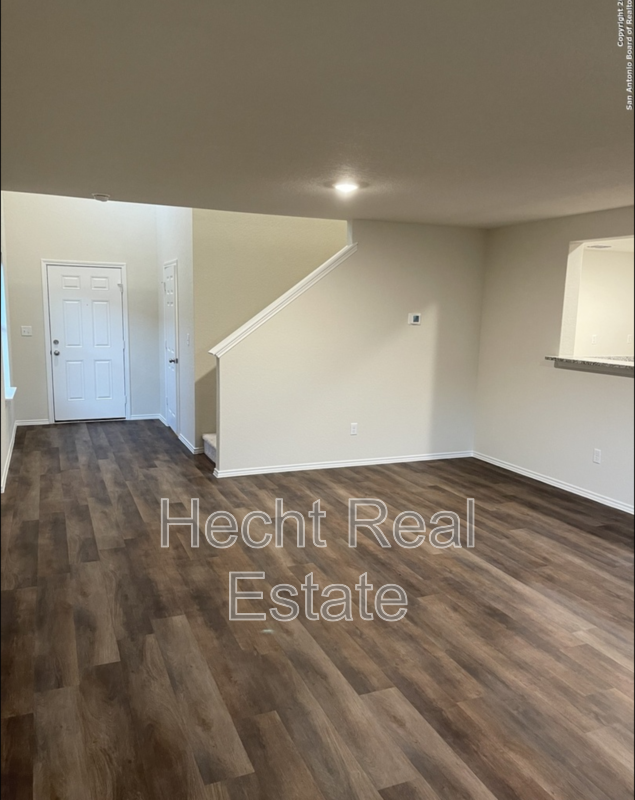 451 Forsythia - Photo 2 of 41
