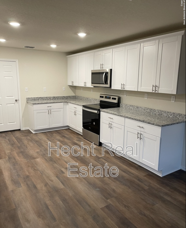 451 Forsythia - Photo 3 of 41