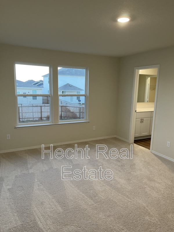 451 Forsythia - Photo 4 of 41