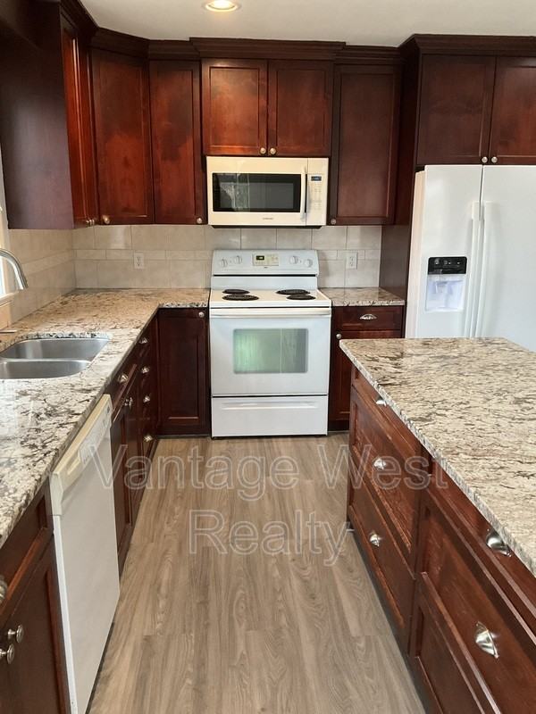 2205 - Photo 5 of 33