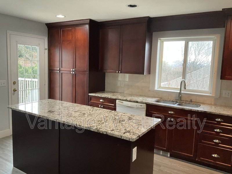 2205 - Photo 6 of 33