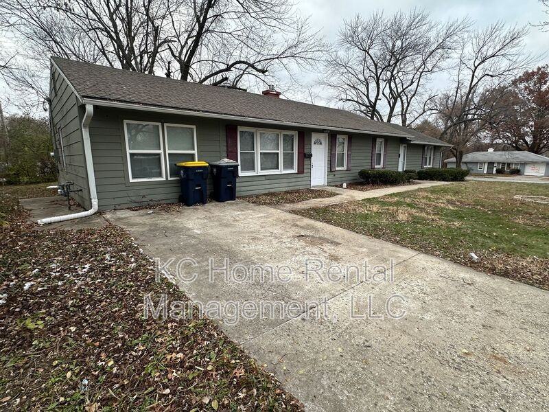 11214 Greenwood Rd - Photo 2 of 37